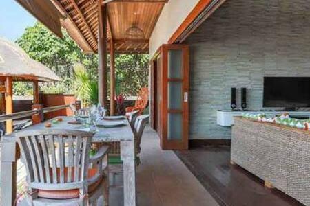 Villa Agung นูซาเลมโบงัน ภายนอก รูปภาพ